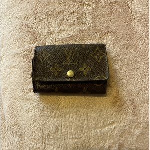 Louis Vuitton Authentic key holder